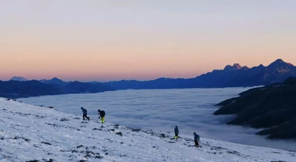 langka-heart-shape-lake-western-sichuan